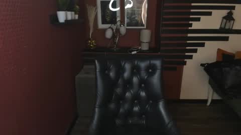 Chloe online show from November 28, 1:40 pm