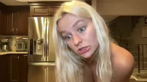 Chloe Babe online show from May 16, 10:36 am