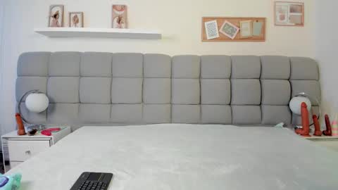 Snapshot of chlooe_zoe chatting on October 9, 7:52 pm chlooe_zoe online show from October 9, 7:52 pm