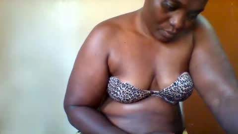 Snapshot of chocobabe002 chatting on October 9, 8:20 am chocobabe002 online show from October 9, 8:20 am