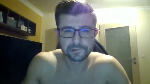 chris_cum4u online show from December 28, 7:33 pm