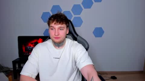 Chris Tyson online show from April 6, 10:00 pm