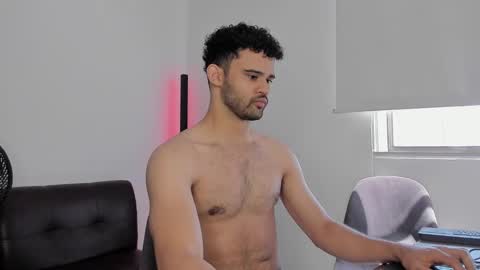 Im Chirs IM MODEL INDEPENDT online show from September 23, 3:17 pm