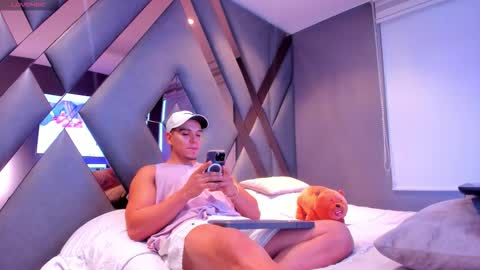 chrismorgan24 online show from October 2, 9:46 pm