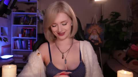 chriss_foxx online show from April 19, 6:10 pm