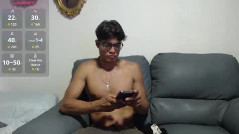 Snapshot of christian_musclet4 chatting on October 4, 11:02 pm ---Chistian--- online show from October 4, 11:02 pm