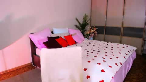 christinaconteeree online show from April 15, 3:32 am