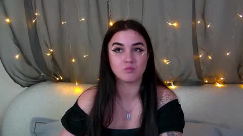 Christina online show from October 25, 7:03 pm