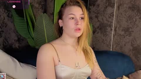 christine_wallker online show from October 2, 2:21 am