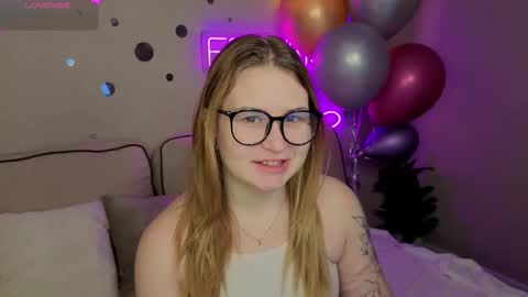 christine_wallker online show from October 9, 1:22 am