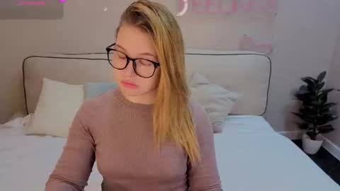 christine_wallker online show from October 14, 1:08 am