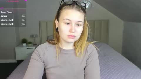 christine_wallker online show from October 15, 2:04 am