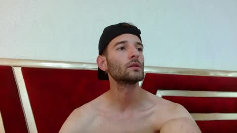 Christopher online show from April 8, 4:32 pm