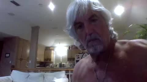 Snapshot of chuck354139 chatting on October 21, 6:18 am chuck354139 online show from October 21, 6:18 am
