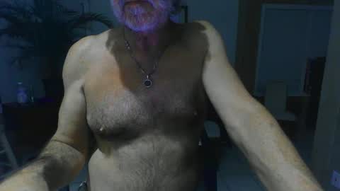 Snapshot of chuck354139 chatting on February 14, 5:41 am chuck354139 online show from February 14, 5:41 am