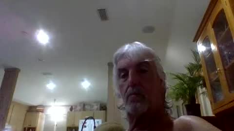 Snapshot of chuck354139 chatting on October 20, 1:32 am chuck354139 online show from October 20, 1:32 am