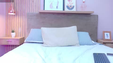 Snapshot of cielo_rivera chatting on October 18, 2:43 pm cielo rivera online show from October 18, 2:43 pm