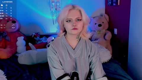Snapshot of cigaretteduringsex chatting on October 18, 11:03 am Helen and Teya online show from October 18, 11:03 am