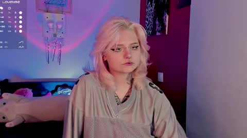 Snapshot of cigaretteduringsex chatting on October 19, 11:04 am Helen and Teya online show from October 19, 11:04 am