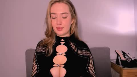 cindyprettywomen online show from March 7, 6:35 am