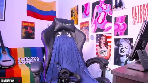 David     Independent Model online show from December 25, 8:18 am