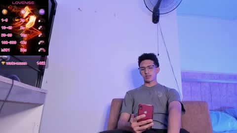Snapshot of cj_davis1 chatting on October 2, 3:27 am cj_davis1 online show from October 2, 3:27 am