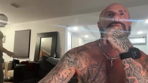 SoFLoBiHungDude online show from March 12, 8:40 am