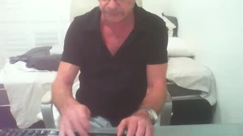 Snapshot of cjmed chatting on October 27, 1:55 pm cjmed online show from October 27, 1:55 pm