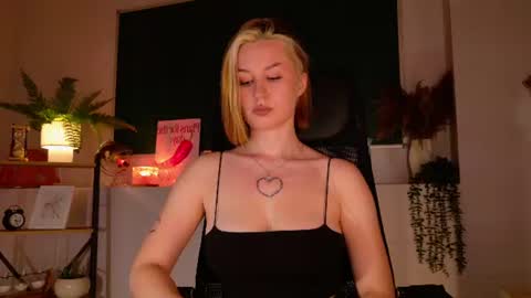 Claire online show from July 28, 8:52 pm