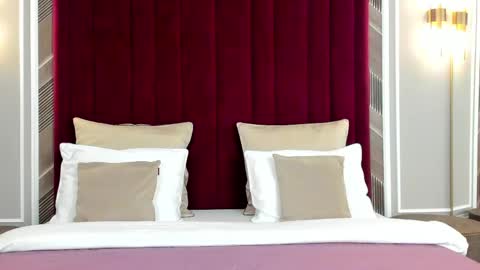 Claire online show from April 19, 2:40 pm