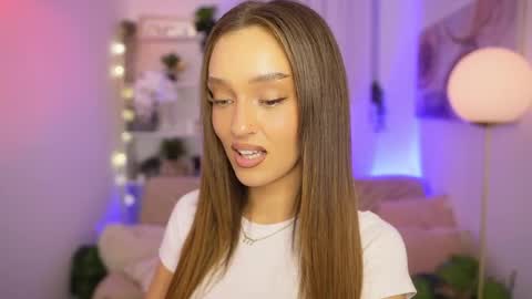 Clara smile online show from January 18, 8:18 pm