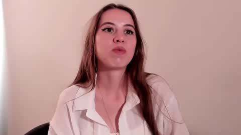Amelia online show from July 10, 4:01 pm