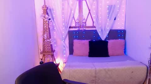 Snapshot of cleo_fox chatting on October 10, 12:49 am Cleo online show from October 10, 12:49 am