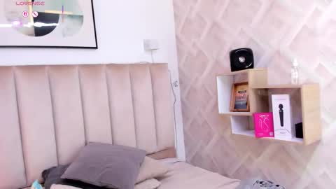 clhoe_johnson_ online show from November 29, 12:24 pm