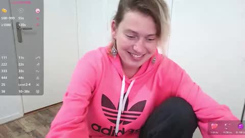 Syl  online show from November 27, 7:10 pm