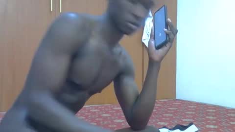 clive_damian online show from May 11, 4:48 pm