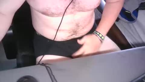 Snapshot of clluch95 chatting on October 13, 1:24 pm clluch95 online show from October 13, 1:24 pm