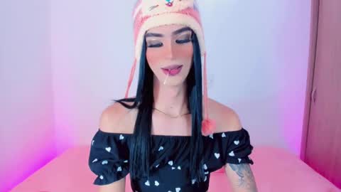 CLOE REMINTON online show from March 11, 5:24 am