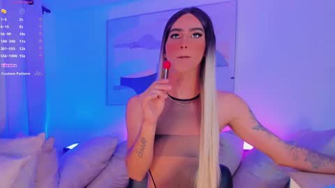 CLOE REMINTON online show from December 30, 7:48 am