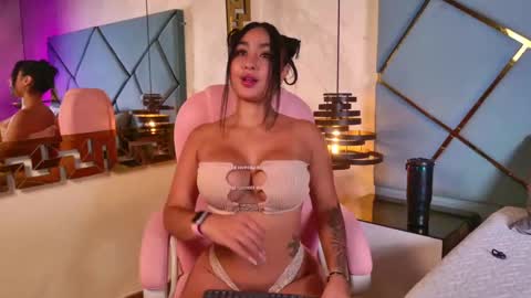 Snapshot of cloe_sm chatting on October 2, 11:53 am Cloe online show from October 2, 11:53 am