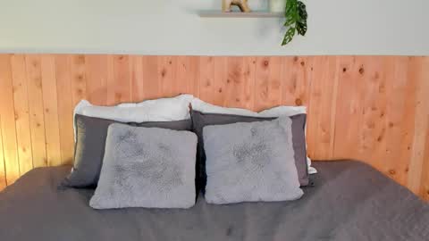 Chloe Smith online show from November 25, 2:05 pm