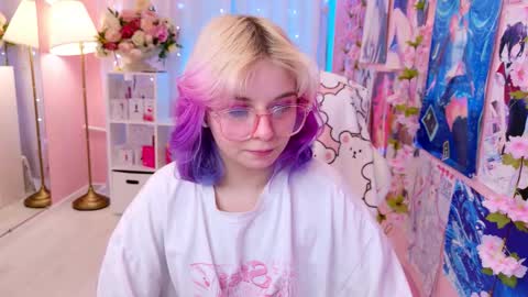 Mia online show from November 20, 4:48 pm