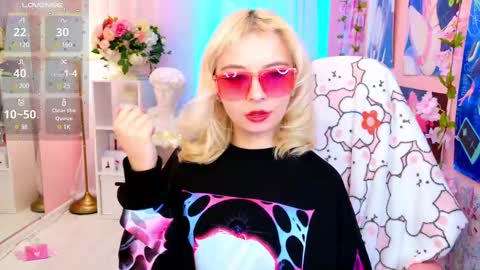 Snapshot of coconut_mia chatting on February 21, 11:54 pm Mia online show from February 21, 11:54 pm