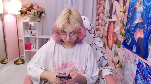Snapshot of coconut_mia chatting on October 12, 3:37 pm Mia online show from October 12, 3:37 pm