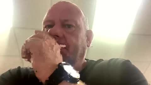 col4nows online show from October 24, 9:21 am