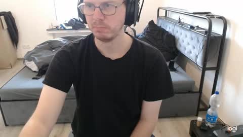 Snapshot of commanderchip chatting on October 18, 3:38 pm commanderchip online show from October 18, 3:38 pm