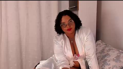 conielaurenth online show from November 18, 6:38 am