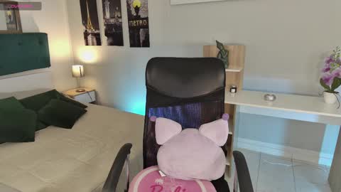 Connie online show from February 11, 8:10 pm