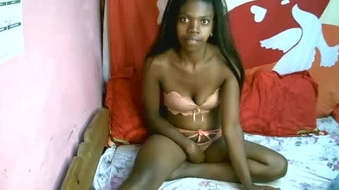 coquine_lara online show from May 5, 6:24 pm
