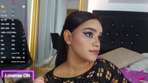 Snapshot of coraline_v chatting on March 5, 2:57 am Coraline connected from 10 pm to 6 am Colombia time online show from March 5, 2:57 am